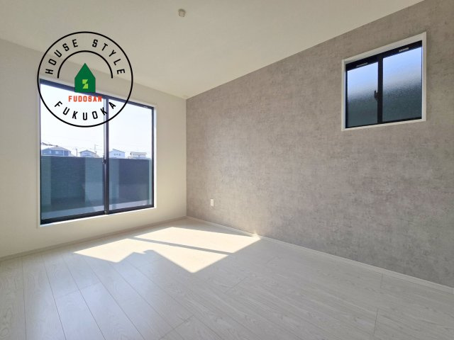 福岡市南区柳河内2丁目第2-2棟（1号棟）の寝室|主寝室には収納力に優れたクローゼットがありますので、お部屋もすっきり片付きます。