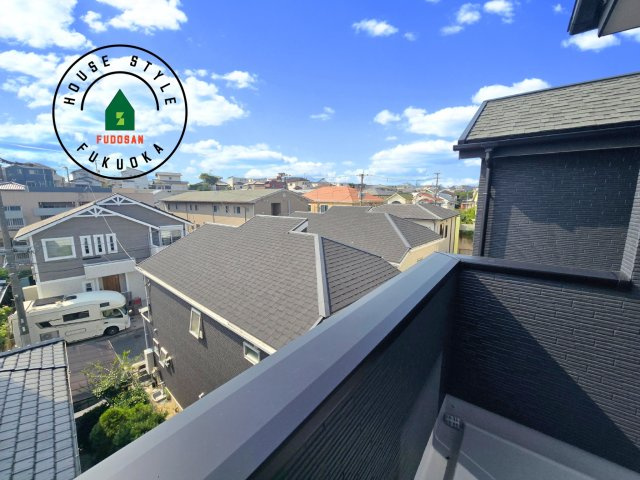 福岡市南区柳河内2丁目第2-2棟（1号棟）の展望|窓から緑が見える物件も魅力的です。