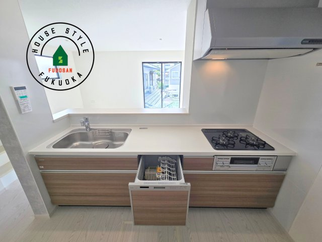 福岡市南区柳河内2丁目第2-2棟（1号棟）のキッチン|ご家族を近くに感じられる対面キッチンのLDK。会話もはずみそうですね。