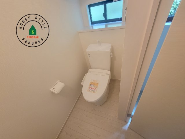 糟屋郡志免町別府2丁目第1-2棟（2号棟）のトイレ|温水洗浄便座を完備しております。2ヶ所にトイレがあるのは朝の慌ただしい時間も安心です。