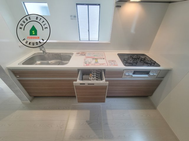 糟屋郡志免町別府2丁目第1-2棟（2号棟）のキッチン|ご家族を近くに感じられる対面キッチンのLDK。会話もはずみそうですね。