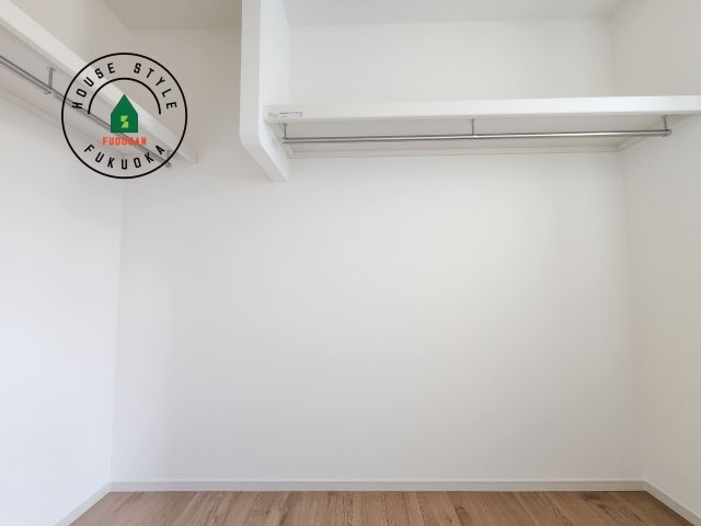 N・福岡市東区美和台4丁目第3-2棟（2号棟）の収納|洋服や大きな荷物が多い方や人数の多いご家族などは、一般的なクローゼットよりもウォークインクローゼットのほうが使い勝手が良いです。