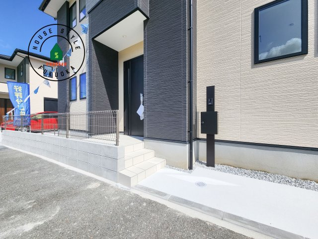 糟屋郡志免町志免中央3丁目第1-2棟（2号棟）の玄関|おでかけの時も帰った時も、「我が家」を最初に感じでもらえる素敵な空間に。