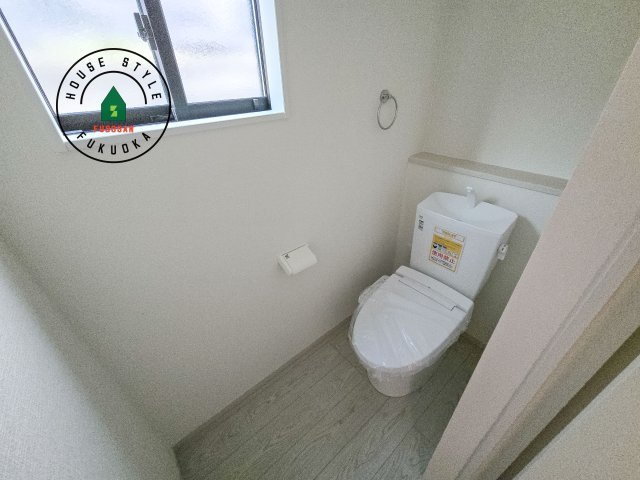 春日市白水ヶ丘2丁目第3-3棟（1号棟）のトイレ|温水洗浄便座を完備しております。2ヶ所にトイレがあるのは朝の慌ただしい時間も安心です。