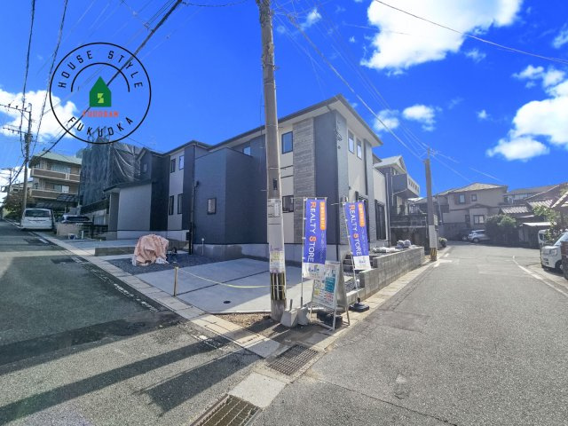 春日市白水ヶ丘2丁目第3-3棟（1号棟）の前面道路含む現地写真|見学の時間などお気軽にお問い合わせ下さい。