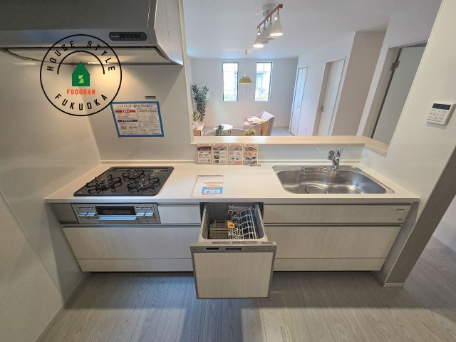 春日市白水ヶ丘2丁目第3-3棟（1号棟）のキッチン|キッチン。グリル・食器洗い乾燥機・浄水器も完備。