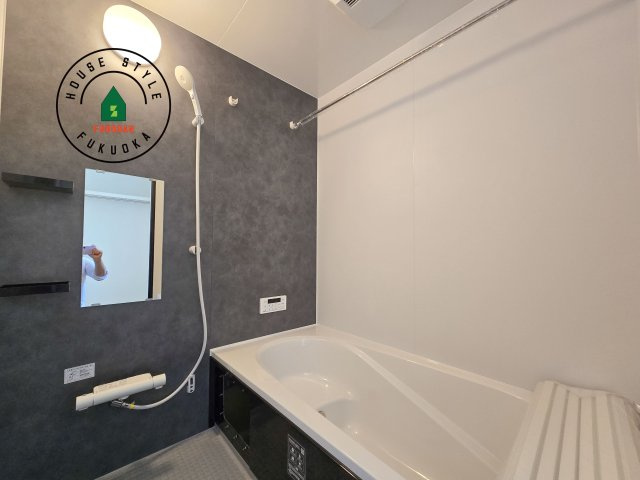 春日市白水ヶ丘2丁目第3-3棟（2号棟）の浴室|1日の疲れを癒してくれる広々バスルーム。雨の日のお洗濯にも大活躍な浴室乾燥機付です！