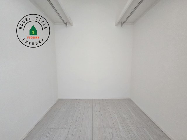 春日市白水ヶ丘2丁目第3-3棟（2号棟）の収納|洋服や大きな荷物が多い方や人数の多いご家族などは、一般的なクローゼットよりもウォークインクローゼットのほうが使い勝手が良いです。