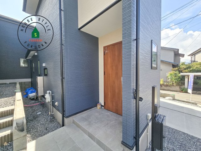 春日市白水ヶ丘2丁目第3-3棟（2号棟）の玄関|おでかけの時も帰った時も、「我が家」を最初に感じでもらえる素敵な空間に。