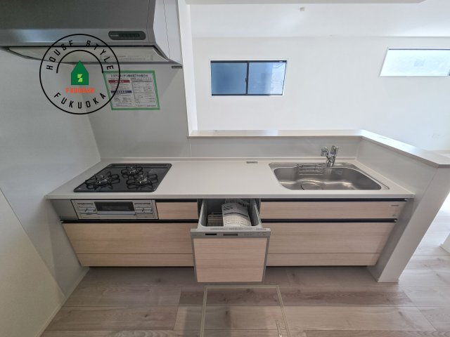 春日市白水ヶ丘2丁目第3-3棟（2号棟）のキッチン|ご家族を近くに感じられる対面キッチンのLDK。会話もはずみそうですね。