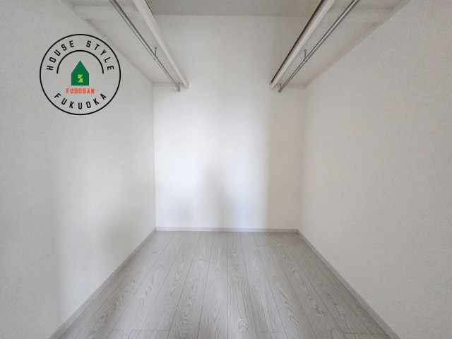 春日市白水ヶ丘2丁目第3-3棟（3号棟）の収納|洋服や大きな荷物が多い方や人数の多いご家族などは、一般的なクローゼットよりもウォークインクローゼットのほうが使い勝手が良いです。