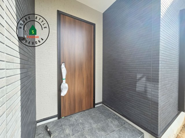 春日市白水ヶ丘2丁目第3-3棟（3号棟）の玄関|おでかけの時も帰った時も、「我が家」を最初に感じでもらえる素敵な空間に。