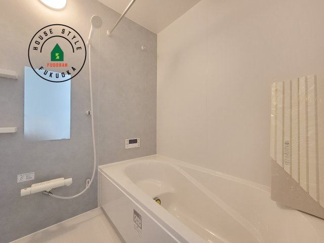 糟屋郡粕屋町長者原東7丁目第1-2棟（1号棟）の浴室|1日の疲れを癒してくれる広々バスルーム。雨の日のお洗濯にも大活躍な浴室乾燥機付です！