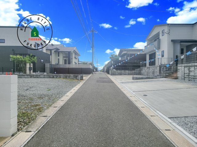 糟屋郡粕屋町長者原東7丁目第1-2棟（1号棟）の前面道路含む現地写真|前面道路です。