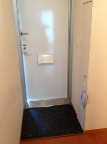 レオパレスジョイアスⅡの玄関