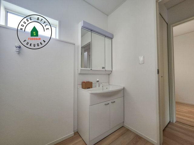 糟屋郡篠栗町田中1丁目第1-4棟（2号棟）の独立洗面台|洗面所は小さなプライベートスペース。歯磨き、洗顔と毎日施す個人空間。