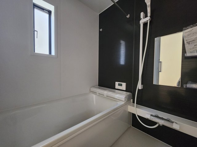 糟屋郡篠栗町田中1丁目第1-4棟（3号棟）の浴室|浴室は一日の疲れを癒す場所だから、家族みんながゆったりできる快適設計。追い炊き機能付きオートバス。安定した温度で、いつでも快適に入浴できます。