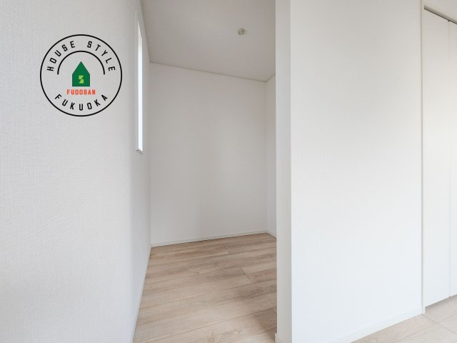 糟屋郡篠栗町田中1丁目第1-4棟（3号棟）の収納|【WIC（ウォークインクローゼット）】 たくさんの洋服をかけてもシワになりにくいウォークインクローゼット。洋服以外にも、普段使わない家電やスーツケース、ストック品など何でも片付く嬉しい空間です。