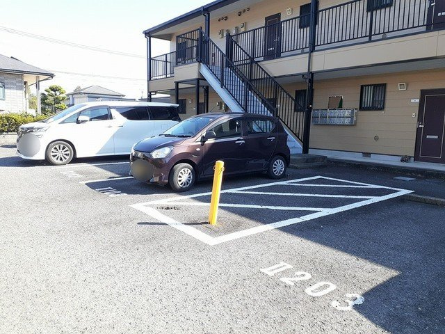 カーサブランカⅡの駐車場