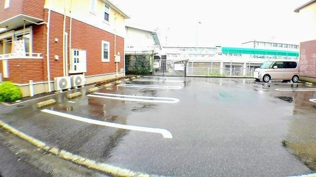 ビクトワールの駐車場