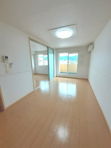 ミル　アージュＣの居間・リビング