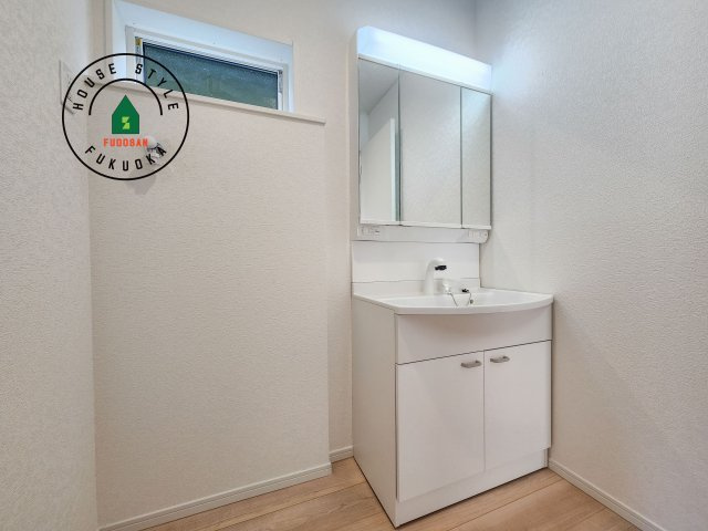 大野城市大城3丁目第9-2棟（2号棟）の独立洗面台|洗面所は小さなプライベートスペース。歯磨き、洗顔と毎日施す個人空間。