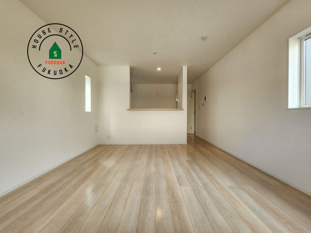 大野城市大城3丁目第9-2棟（2号棟）の居間・リビング|キッチンからリビングをしっかり確認できます。家族の笑顔があふれる空間になりそうですね。