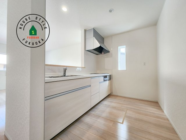 大野城市大城3丁目第9-2棟（2号棟）のキッチン|忙しい朝でも家族揃って食事をしたいゆとりあるダイニングスペース。