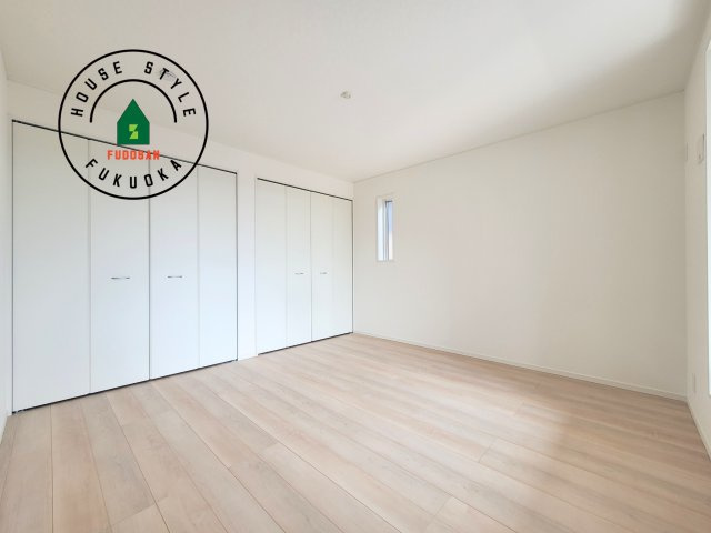 糟屋郡須恵町新原第4-2棟（2号棟）の寝室|主寝室には収納力に優れたクローゼットがありますので、お部屋もすっきり片付きます。