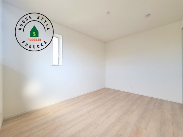 糟屋郡須恵町新原第4-2棟（2号棟）の洋室|採光良好な洋室は全居室、複層ガラスの遮熱効果と断熱効果で、一年中快適に過ごせます。