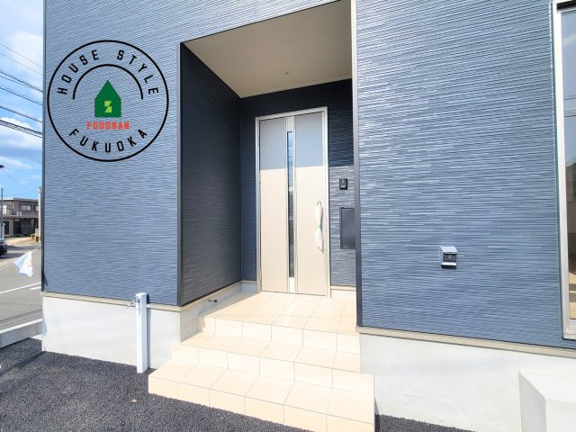 糟屋郡須恵町新原第4-2棟（2号棟）の玄関|おでかけの時も帰った時も、「我が家」を最初に感じでもらえる素敵な空間に。