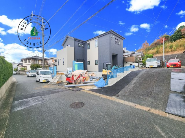 太宰府市青山2丁目第2-1棟（1号棟）の前面道路含む現地写真|見学の時間などお気軽にお問い合わせ下さい。
