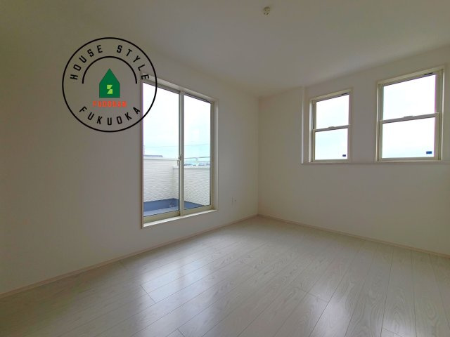 糟屋郡宇美町障子岳3丁目第1-4棟(2号棟)の内観：施工例|落ち着いた色調の洋室です。