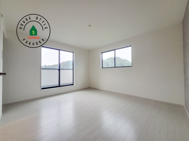 春日市白水ヶ丘2丁目第2-2棟（1号棟）の寝室|主寝室には収納力に優れたクローゼットがありますので、お部屋もすっきり片付きます。