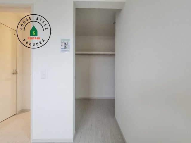 春日市白水ヶ丘2丁目第2-2棟（1号棟）の収納|洋服や大きな荷物が多い方や人数の多いご家族などは、一般的なクローゼットよりもウォークインクローゼットのほうが使い勝手が良いです。