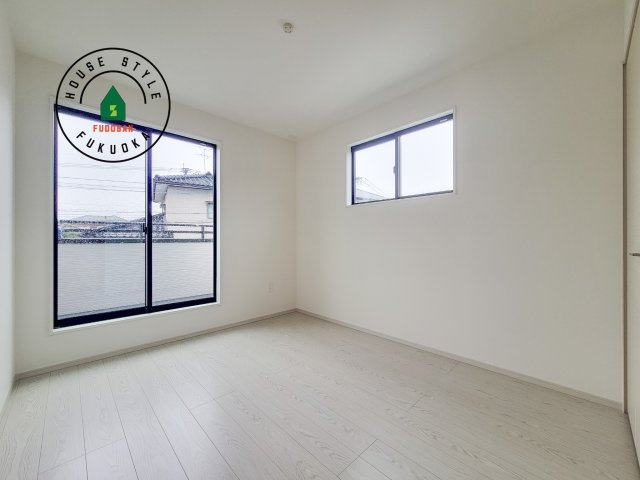 春日市白水ヶ丘2丁目第2-2棟（1号棟）の洋室|採光良好な洋室は全居室、複層ガラスの遮熱効果と断熱効果で、一年中快適に過ごせます。