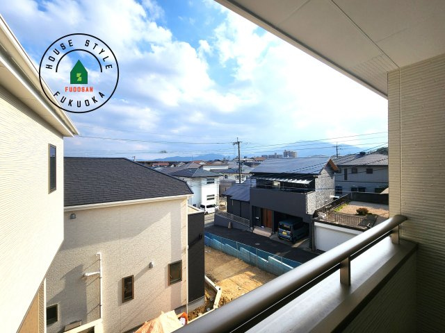 福岡市城南区友丘4丁目第1-3棟（2号棟）の展望|窓から緑が見える物件も魅力的です。