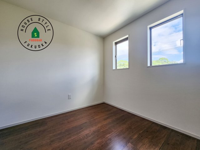 糟屋郡志免町片峰中央4丁目第1-2棟（1号棟）の子供部屋|柔らかい陽光が差し込む明るいお部屋を演出する設計。彩光の取れる窓が気持ちの良いお部屋を創り上げます。