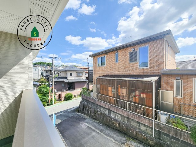 糟屋郡志免町片峰中央4丁目第1-2棟（1号棟）の展望|窓から緑が見える物件も魅力的です。