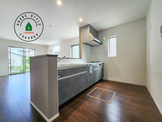 糟屋郡志免町片峰中央4丁目第1-2棟（1号棟）のキッチン|キッチン。グリル・食器洗い乾燥機・浄水器も完備。