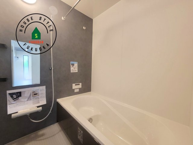 糟屋郡篠栗町和田4丁目第2-3棟（3号棟）の浴室|1日の疲れを癒してくれる広々バスルーム。雨の日のお洗濯にも大活躍な浴室乾燥機付です！