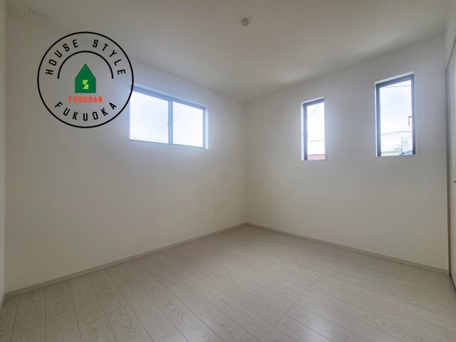 糟屋郡篠栗町和田4丁目第2-3棟（3号棟）の洋室|採光良好な洋室は全居室、複層ガラスの遮熱効果と断熱効果で、一年中快適に過ごせます。