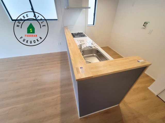 糟屋郡篠栗町和田4丁目第2-3棟（3号棟）のダイニング|キッチンから立ち込める香りが今日の料理を期待させます。