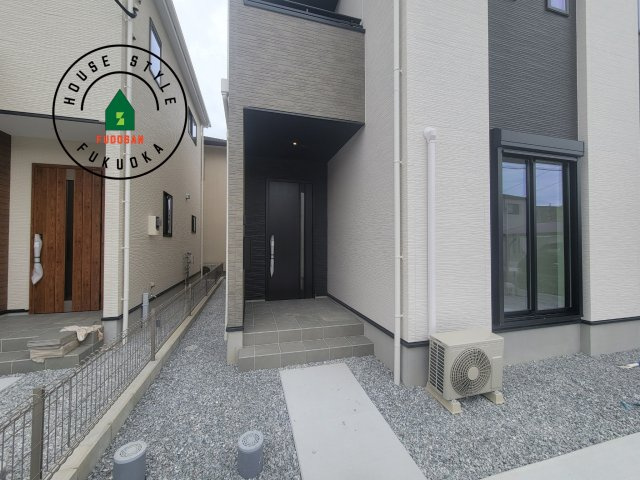 糟屋郡篠栗町和田4丁目第2-3棟（3号棟）の玄関|おでかけの時も帰った時も、「我が家」を最初に感じでもらえる素敵な空間に。