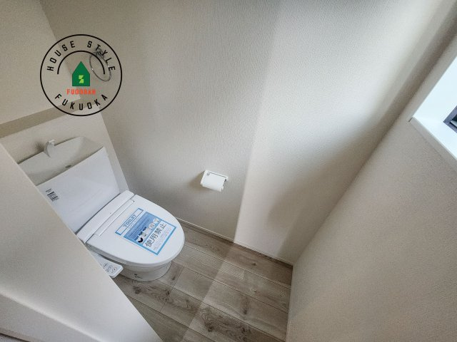 福岡市南区若久6丁目第9-2棟（2号棟）の内観：施工例|温水洗浄便座を完備しております。2ヶ所にトイレがあるのは朝の慌ただしい時間も安心です。