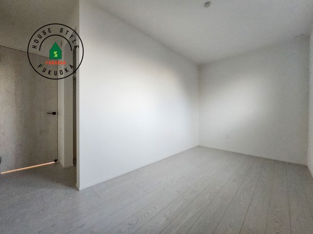 福岡市南区若久6丁目第9-2棟（2号棟）の内観：施工例|落ち着いた色調の洋室です。