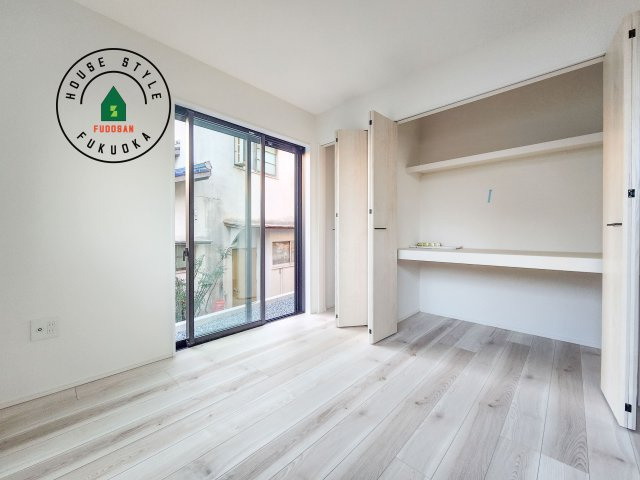 福岡市南区若久6丁目第9-2棟（2号棟）の内観：施工例|柔らかい陽光が差し込む明るいお部屋を演出する設計。彩光の取れる窓が気持ちの良いお部屋を創り上げます。