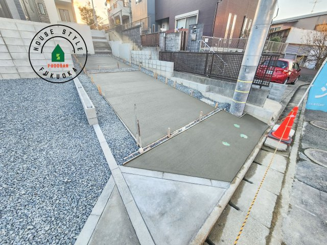 福岡市南区若久6丁目第9-2棟（2号棟）の外観：施工例|広々した駐車場になります。3台並列駐車となります。