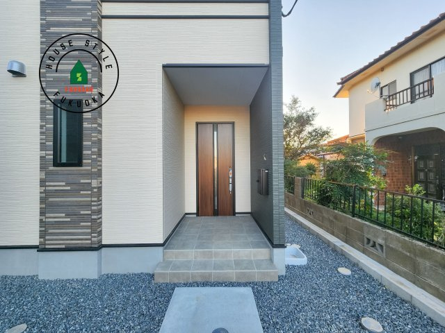 福岡市南区若久6丁目第9-2棟（2号棟）の外観：施工例|おでかけの時も帰った時も、「我が家」を最初に感じでもらえる素敵な空間に。