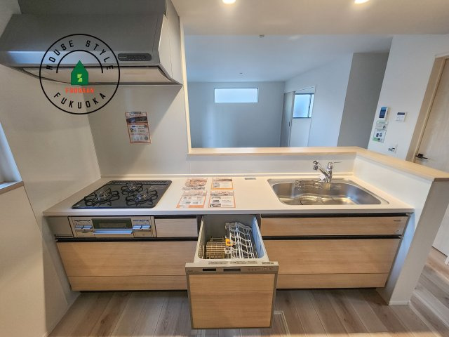 福岡市南区若久6丁目第9-2棟（2号棟）の内観：施工例|キッチン。グリル・食器洗い乾燥機・浄水器も完備。